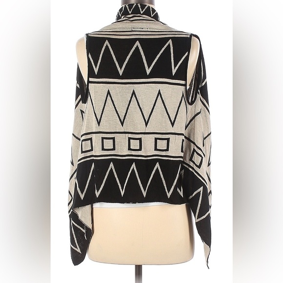 MAURICES - Aztec sleeveless vest cardigan. Great layering item. - Picture 3 of 3